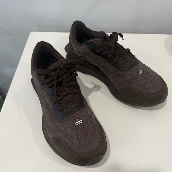 Alo Runner Espresso - Men 9.5 / Women 11 - Running sneakers shoes - Picture 1 of 5